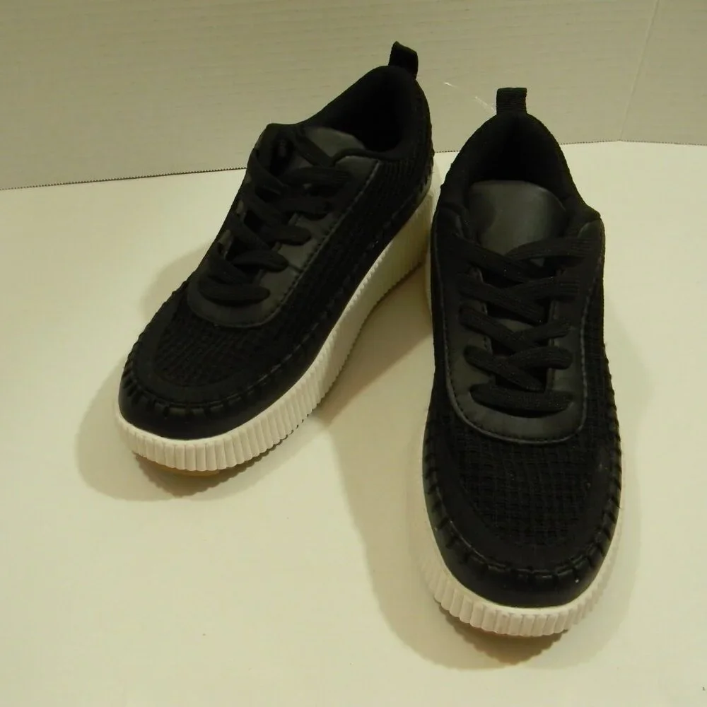 La Sheelah Black Sneakers Platform Lace-up NWOT